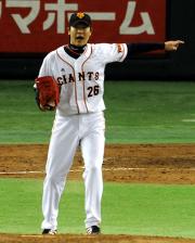 【巨人－ヤクルト】マウンド上の内海（撮影・藤田啓輔）