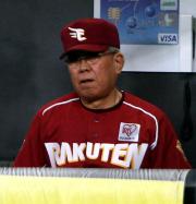 【日本ハム-楽天】逆転され、ぼう然とする野村監督(撮影・黒川智章)