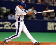 【中日-ヤクルト】和田が先制本塁打を放つ(撮影・清水貴仁)