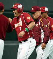 【日本ハム-楽天】適時二塁打を放った山崎武(撮影・野上伸悟)