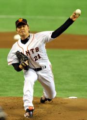 【巨人-日本ハム】力投する巨人先発の高橋尚成(撮影・加藤哉)