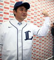 古巣復帰の工藤はガッツポーズ(撮影・浅見桂子)
