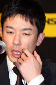 引退会見で悔しそうな表情を見せる赤星憲広（撮影・田崎高広）