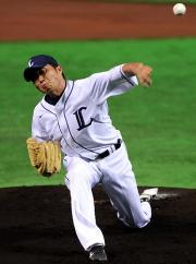 テストを受ける元西武の三井浩二(撮影・今浪浩三)
