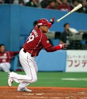 【オリックス-楽天】中村は適時打を放つ(撮影・岡潤一)