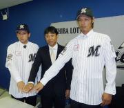 FA宣言した川上憲伸は笑顔で会見を行う(撮影・清水貴仁)