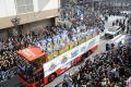 西武が日本一パレード、７万人が祝福 - 野球ニュース