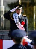 ソフトＢ松田が１日警察署長、敬礼失敗？ - 野球ニュース