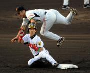 ０８年７月８日の巨人戦で二盗を決めた阪神赤星（撮影・河南真一）
