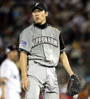 ６回裏オリックス無死一塁、ボークを告げられ驚いた表情の多田野