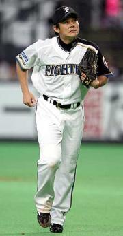 11回表、松田に決勝本塁打を浴び渋い表情の武田久(撮影・黒川智章)