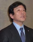 報道陣の囲み取材に応じる日本ハム栗山監督