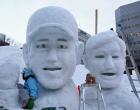 さっぽろ雪まつりで市民が制作した日本ハム大谷(左)と栗山監督の雪像