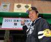 除幕式を終えV2をさす秋山幸二監督(撮影・今浪浩三)