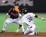 ５回裏無死一塁、打者田上のとき、長谷川は二盗（撮影・今浪浩三）