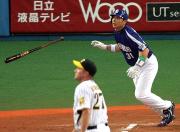 6回表無死、右越え本塁打を放つ森野。投手アッチソン(撮影・上田博志)
