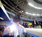 セ開幕前日、練習に気合十分で臨む岡田監督(撮影・河南真一)