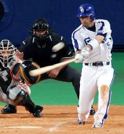 ８回、和田は左越え本塁打を放つ（撮影・為田聡史）