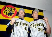 監督推薦での球宴出場が決まった下柳（左）と矢野（撮影・河南真一）