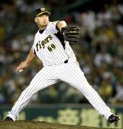 8回、初登板のリーソップは最速156キロを記録(撮影・加藤哉)