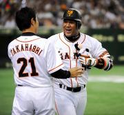 3回裏巨人1死、ラミレスは32号ソロ本塁打を放つ(撮影・為田聡史)