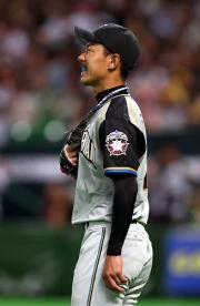 6回裏ソフトバンク2死一、三塁、八木は悔しそうな表情(撮影・進尚幸)