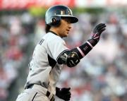 1回表1死二塁、鳥谷は右越えに先制2ランを放つ(撮影・宮崎幸一)