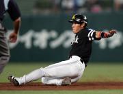 2回表、本多は左翼線二塁打を放つ(撮影・梅根麻紀)
