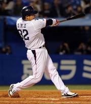 代打小野は勝ち越し本塁打を放った（撮影・小沢裕）