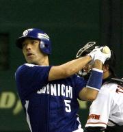 【巨人－中日】４回、逆転の２点本塁打を放った和田（撮影・野上伸悟）