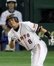 【巨人－中日】４回、先制左適時二塁打を放った谷（撮影・野上伸悟）