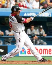 【ロッテ－阪神】３回に先制２点適時打を放った井口（撮影・中島郁夫）