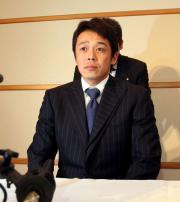 ヤクルトと1回目のFA交渉を行い会見する藤本敦士(撮影・加藤哉)