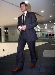 テレビ番組の収録に訪れた真弓監督は、キャンプに向けての意気込みを語る