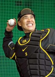 ２０日広島戦で、福岡ヤフードームに凱旋する城島（撮影・加藤哉）