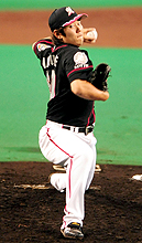 ロッテ対西武　今季１２勝を挙げたロッテ成瀬（撮影・水谷安孝）