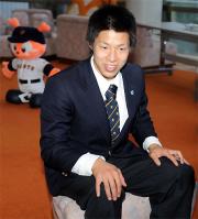 ジャイアンツ寮を見学した仙台育英の橋本