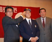 仮契約を結んだ巨人ドラフト2位の鬼屋敷正人(撮影・古川真弥)