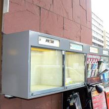 ＰＲＩＤＥ事務所があるビルのショーケースには、何も飾られていなかった