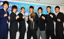 ポーズをとる左から嶋田、才賀、HIROYA、雄大、久保、村越、藤