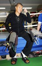 対戦相手が決まり抱負を語る亀田興毅（撮影・下田雄一）