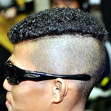ヘアスタイルをモヒカンにして前日計量に現れた亀田