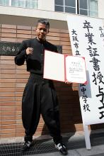 亀田兄弟の三男和毅は天下茶屋中の卒業式に出席した
