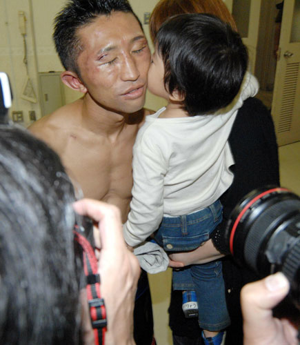 長男からキスされる内藤