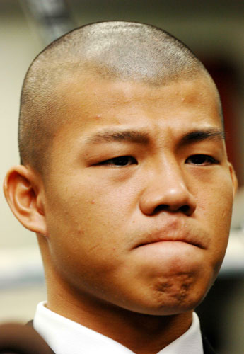 父史郎氏の話題を振られ、込み上げるものをこらえる亀田興毅