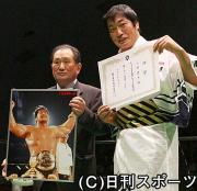 高日・福知山市長と写真に納まる小橋