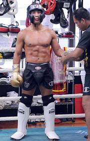 川尻戦を前に公開練習に登場した魔裟斗はパワーアップした肉体を披露した