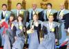 池上本門寺で豆まきをした武藤敬司(後列中央)ら