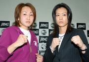 対戦が決定した藤本梨恵(左)と四ケ所麻美(撮影・神戸崇利)