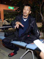 タイから帰国した辰吉(撮影・宮崎幸一)関